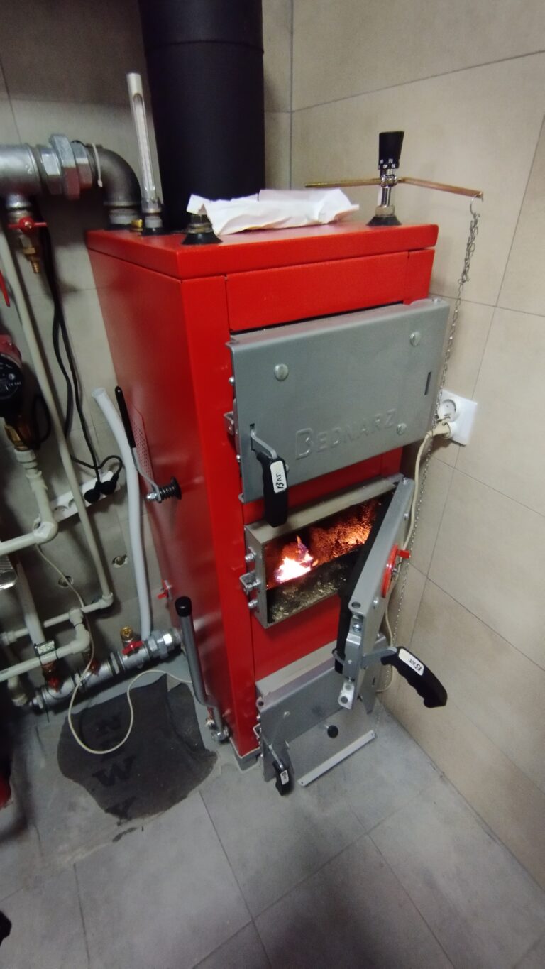 Ekonomiczny kocioł BAT GAZ DREW A+ zapewnia tanie i ekologiczne ogrzewanie drewnem. Spełnia Czyste Powietrze i daje możliwość uzyskania wysokiego dofinansowania.